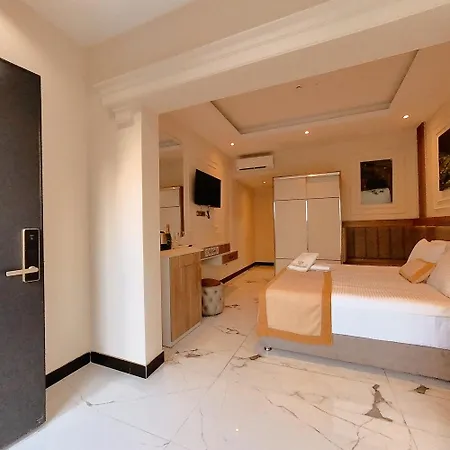 Hotel Crown Health &