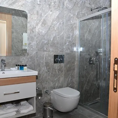 Crown Health & Szálloda