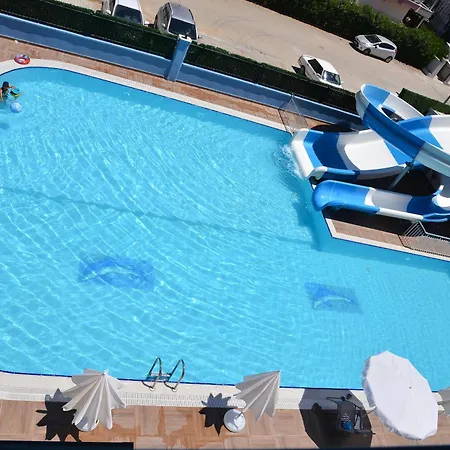 Crown Health & Szálloda