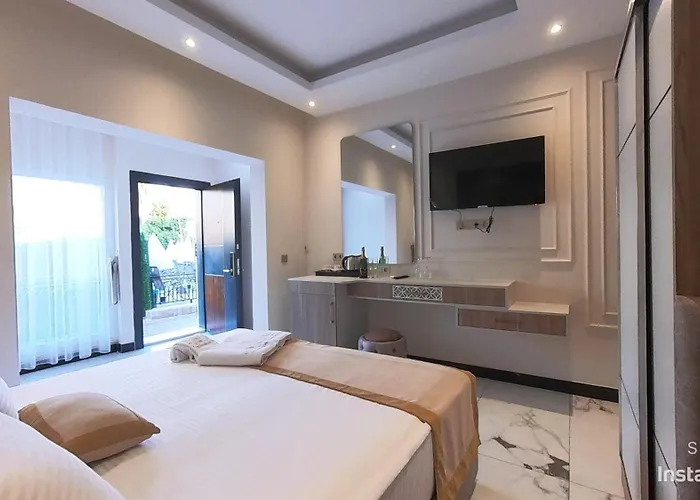 Crown Health & 5* Μπέλεκ