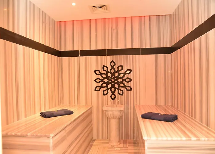 Crown Health & מלון באלאק